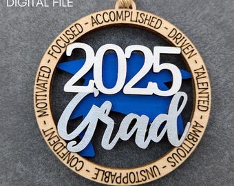 2025 grad svg, Graduate Car Charm digitale Datei - Geschenk für 2025 Senior - Kann auf der Rückseite personalisiert werden, Laserschnittdatei für Glowforge
