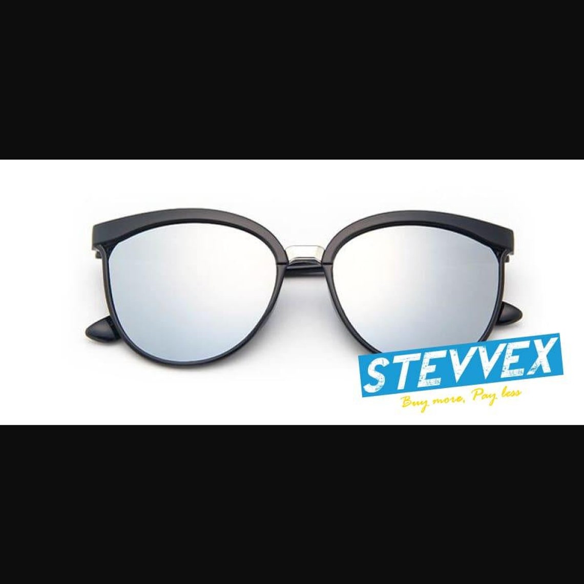 Cat-eye Sunglasses In Black - Gucci