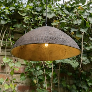 Rustikale handgefertigte Thuja Holz Pendellampe Ø34,5cm | Verkohltes und gebürstetes Finish, E27-Deckenbehang Natürliche Beleuchtung Organic Shade Bell Dome
