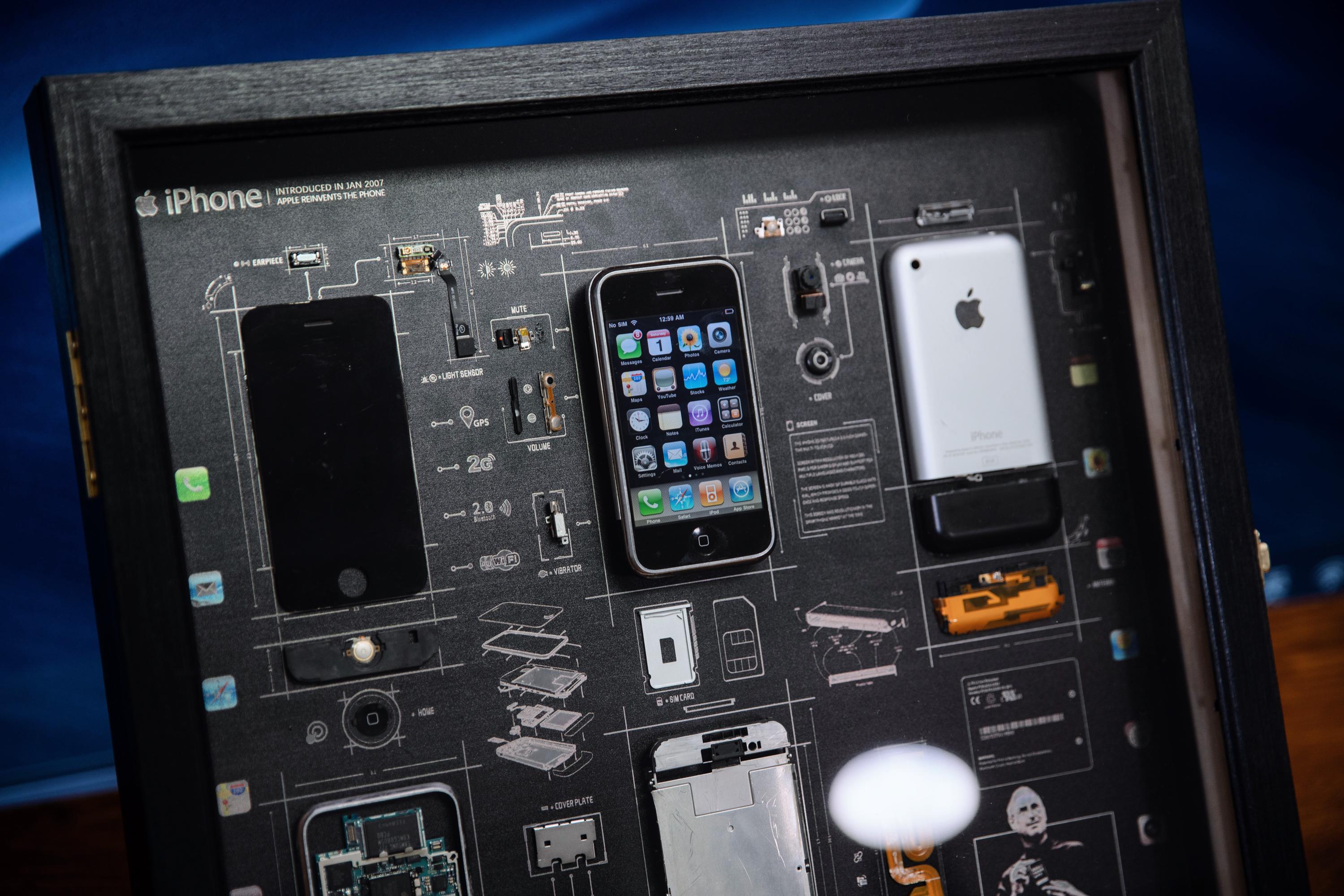 コレクターズシリーズ iPhone 1 分解アート（フレーム付き）、分解
