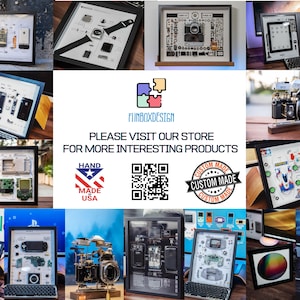 Puede incluir: Un collage de obras de arte enmarcadas que presentan dispositivos electr&oacute;nicos desmontados, incluyendo una Game Boy, una c&aacute;mara, un reloj y un tel&eacute;fono inteligente. Las obras de arte se muestran en una superficie de madera con un fondo blanco. El texto "FUNBOXDESIGN" y "PLEASE VISIT OUR STORE FOR MORE INTERESTING PRODUCTS" se muestra en el centro de la imagen. El texto "HAND MADE USA" se muestra en la esquina inferior izquierda de la imagen. Un c&oacute;digo QR se muestra en el centro de la imagen. El texto "CUSTOM MADE" se muestra en la esquina inferior derecha de la imagen.