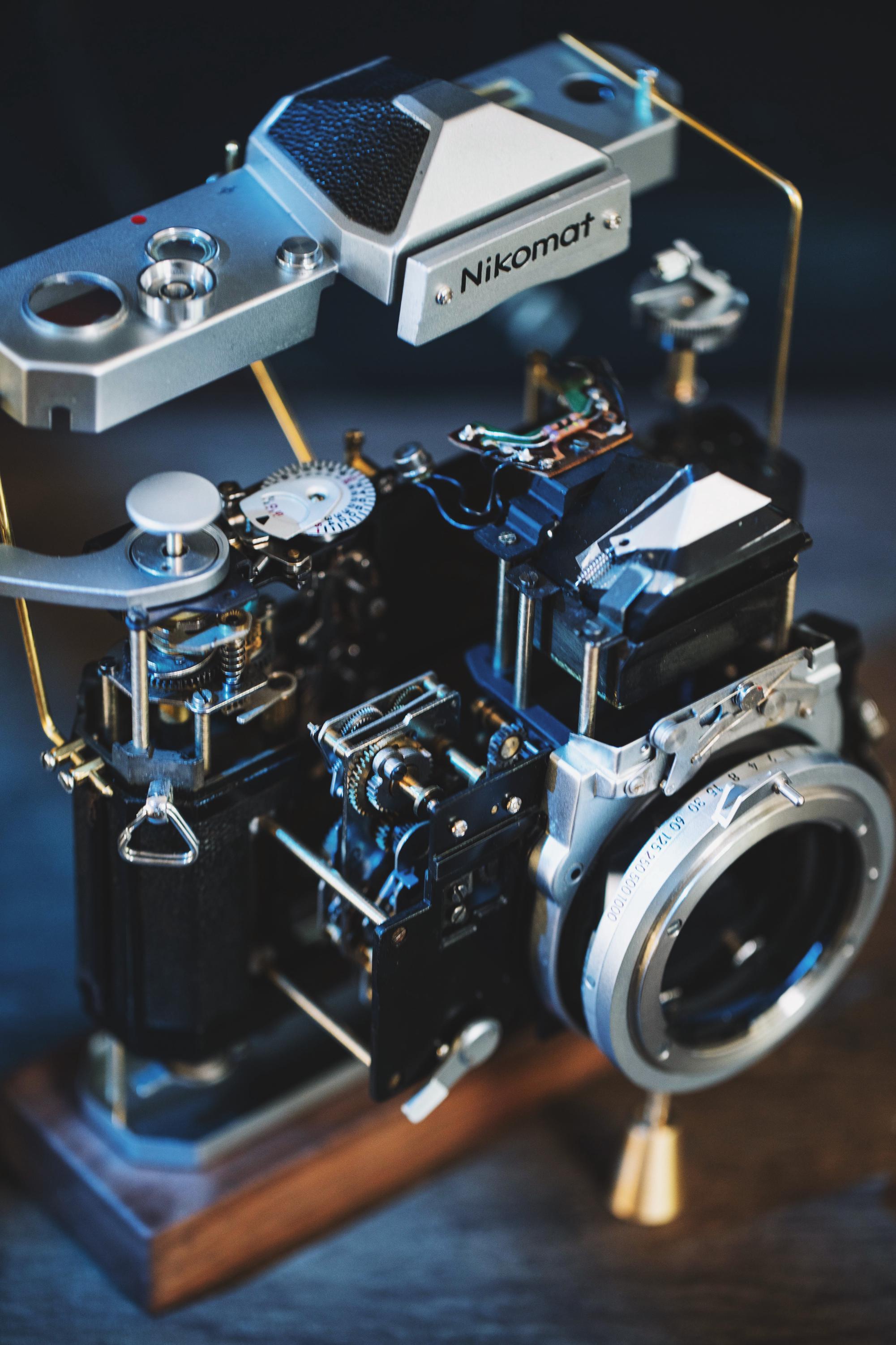 nikon fg35mmフィルムカメラ(断捨離中) 分解された機械式フィルムカメラ、分解されたアート装飾、ニコン