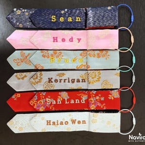 Personlig broderad Daenggi-namnbricka i siden med gratis tofs, anpassad koreansk namnnyckelring