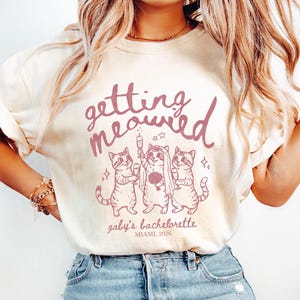 Getting Meowied Bachelorette Shirt, Funny Cat Bridal Party Tee, Personalized Bride Squad Bach Trip Gift, Cute Cat Lover Wedding Shirt