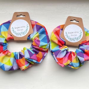 Coletero con estampado geométrico de arcoíris