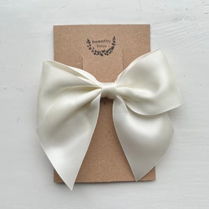 Ivory Satinschleife Haarspange