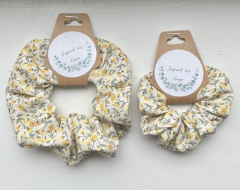 Weiße und Gelbe Blumen Scrunchies