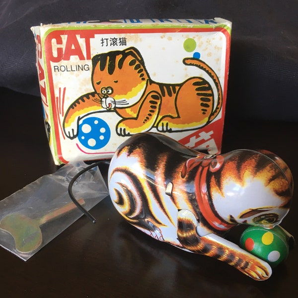 China MS Rolling Cat Tin Wind-Up Toy Animal Figurine