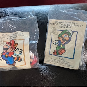 Super Mario Bros.3, Set of 2 Vintage Nintendo/McDonald’s, NIP