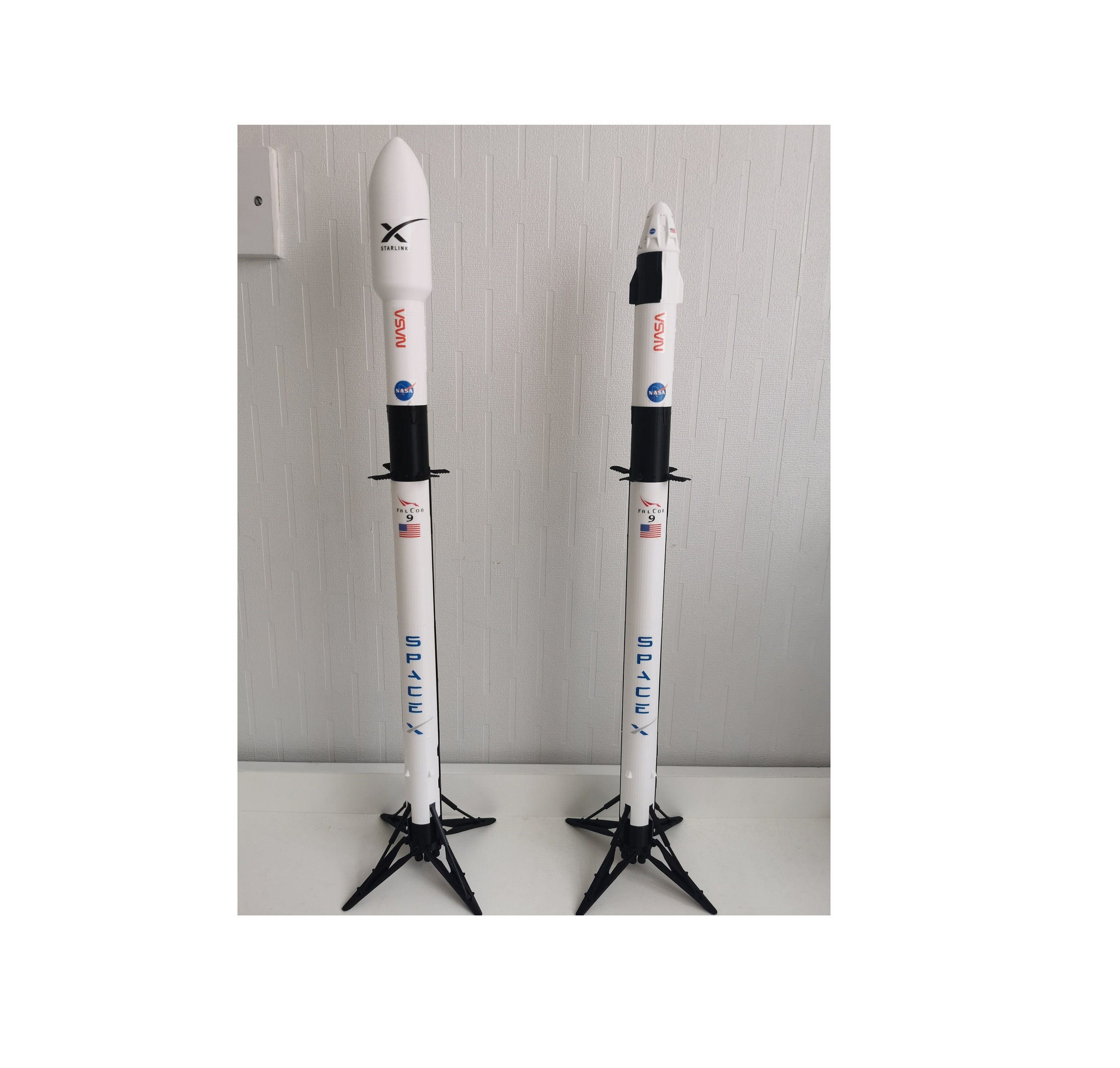 SPACEX FALCON 9 ROCKET 1:100 SCALE FLYING ROCKET - YouTube