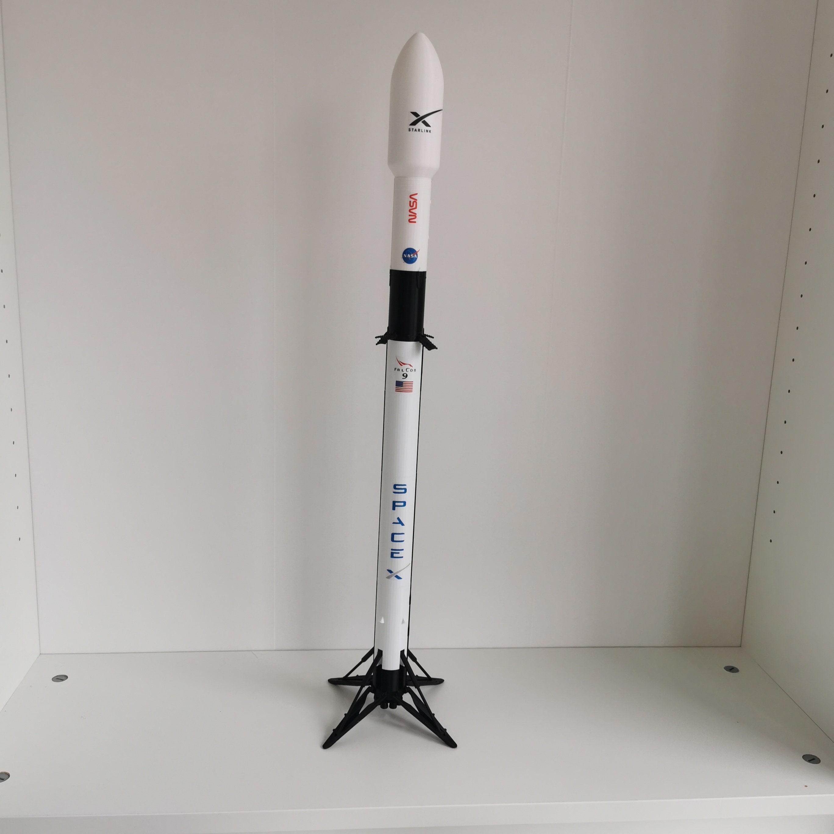 SpaceX falcon 9 rocket ロケット 1:100 Falcon 9 - SpaceX - 1:100 (WITH MAGNETS) – Space Scaled Models