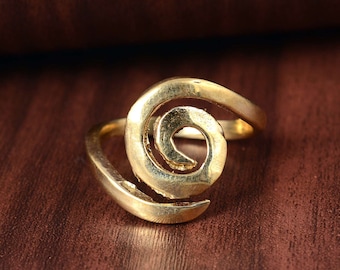 Spiralring, hypnotischer Ring, spiralförmiger Messingring, Wirbelring, goldener Drahtring, handgefertigter zierlicher Ring, Boho-Ring, Drahtband, Spiralband