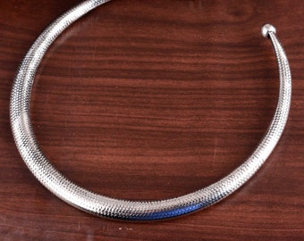 Silber Schlangenhaut Choker, flexibler Messing Choker, ethnische Messing Choker Halskette, Messing Manschette Halskette, Kragen Halskette, versilberte Halskette