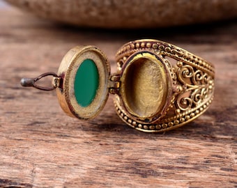 Designer Poison Ring Natural Green Onyx Stone Poisoner Ring Brass Ring Mothers Day Gift Hidden Message Ring Handmade Ring