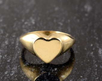 Anillo de sello de corazón personalizado, anillo de corazón, anillo grabado, anillo de corazón de oro, anillo de apilamiento mínimo, regalo de boda de anillo hecho a mano delicado para ella
