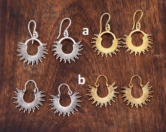 Mini minimalistische hoepel oorbellen, Sunshine oorbellen in goud, zon oorbellen in messing, hemelse oorbellen, hoepel zon oorbellen, boho, cadeau voor haar