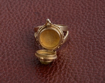 Gold Poisoner Ring with Secret Compartment, Labradorite Ring, Locket Ring, a Keepsake Gift, Personalized Jewelry, Gemstone Ring