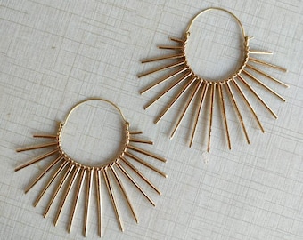 Messing zonneschijn hoepel oorbellen, grote zon oorbellen, Sunburst hoepels, hemelse sieraden, moderne etnische chique sieraden, cadeau voor haar, grote oorbellen