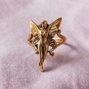 Beautiful gold ring with faerie fairy design