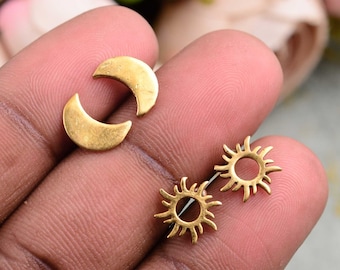 Sonne und Mond Ohrstecker, Messing Ohrstecker, Minimal Schmuck, Gold Ohrstecker, Mond und Sonne Schmuck, Geschenk für sie