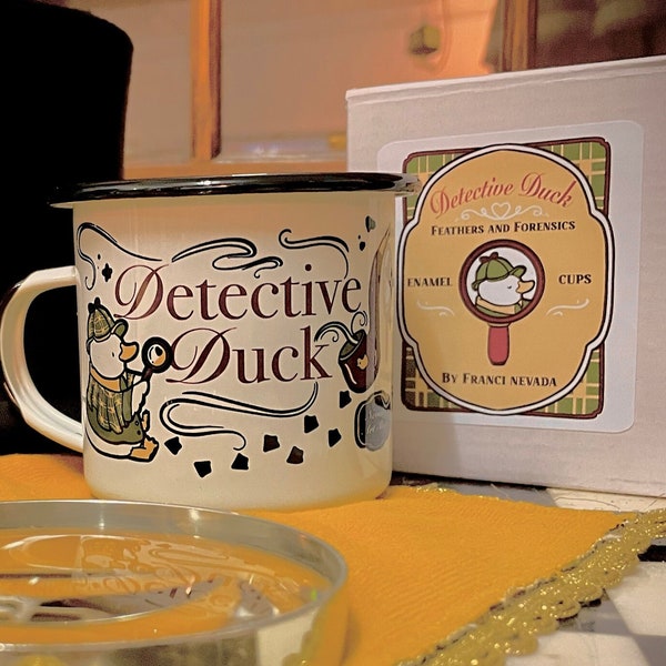 Detektiv Ente Emaille Tasse / Detective Duck Enamel Cup/ 360ml 12oz Camping Mug / Sherlock Cottagecore Geschenk