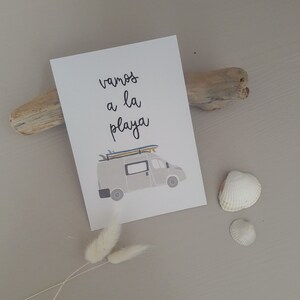Postkarte Vamos a la playa, Grußkarte, Surfkunst, Surf Papeterie, Vanlife, Camping
