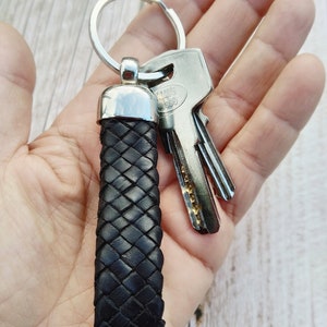 本革製キーホルダー、編み込みレザーキーチェーン、レザーキーホルダー、手作りキーリング、夫への贈り物、兄弟への贈り物、親友への贈り物