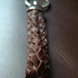 Leather key fob holder, Braided leather keyfob, Genuine leather keyholder, Handmade leather keychain, Birthday gift, Teacher gift, Men gift