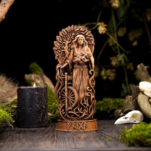 Frigg Norse Goddess, viking god figure, carved Frigg statue, viking mythology, norse god statue, carved viking gods, Friggstatue