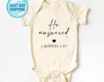 Il a répondu body bébé, 1 Samuel 1:27 verset biblique body, prière exaucée foi tenue bébé, vêtements nouveau-né neutres naturels