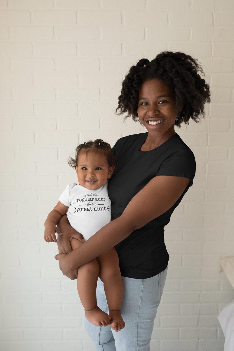 Great Aunt Baby Onesie®, My Aunt Isn't A Regular Onesie® For Baby, Great Aunt Bodysuit For Birthday, Birthday Baby Bild 7