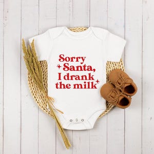 Świąteczny kombinezon niemowlęcy®, Przepraszam Mikołaju, wypiłem mleko, Świąteczny baby shower, Prezent dla dziecka na Boże Narodzenie, Mój pierwszy świąteczny kombinezon®