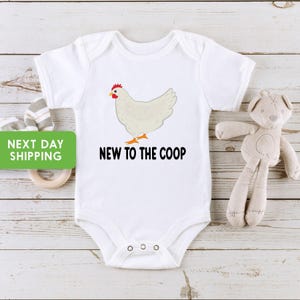 Grenouillère rigolote ferme®, grenouillère poulet®, cadeau poulet pour bébé, grenouillère rigolote poulet®, grenouillère ferme mignonne®, cadeau bébé ferme rigolote, cadeau bébé fermier image 2
