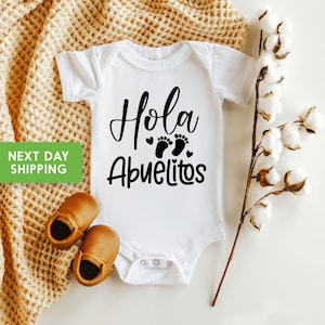 Hola Abuelitos Anuncio de Bebé Onesie®, Spanish Pregnancy Announcement Onesie®, Grandparents Announcement Onesie®, Futuros Abuelitos