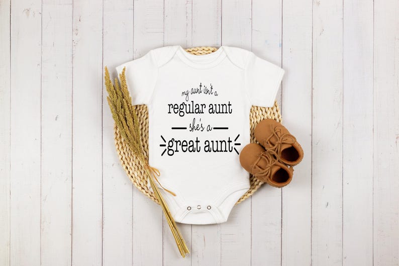 Great Aunt Baby Onesie®, My Aunt Isn't A Regular Onesie® For Baby, Great Aunt Bodysuit For Birthday, Birthday Baby Bild 2