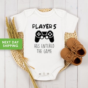 Speler 5 heeft deelgenomen aan het spel Onesie®, grappige zwangerschapsonthulling, kraamcadeau, babyromper, grappige babyromper, schattige babyromper