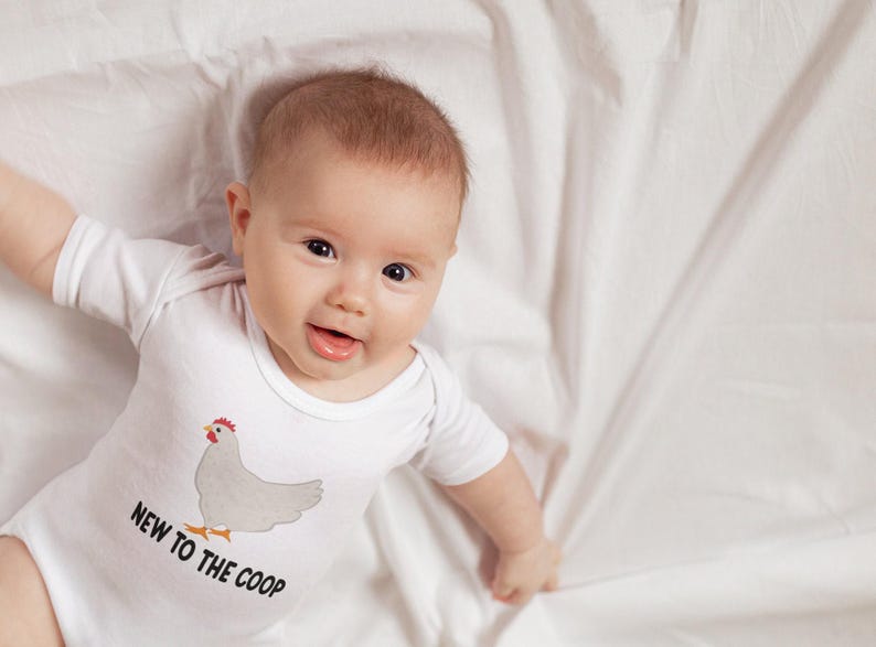 Grenouillère rigolote ferme®, grenouillère poulet®, cadeau poulet pour bébé, grenouillère rigolote poulet®, grenouillère ferme mignonne®, cadeau bébé ferme rigolote, cadeau bébé fermier image 4