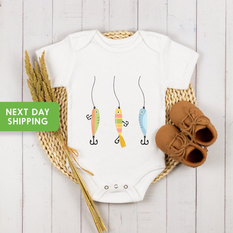 Baby Fishing Lures Onesie®, Fish Onesie®, Baby Onesie®,® Fishing Onesie® ,Boy Onesie®, Summer Onesie®, Baby Bodysuit imagem 2