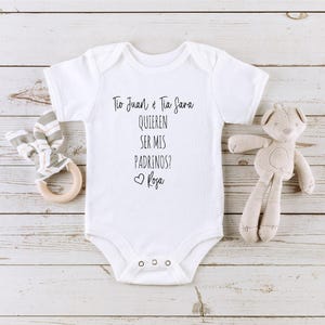 Quieren Ser Mis Padrinos Baby Onesie®, ¿Quieres ser mis Padrinos? Onesie®, Mono de Bebé Personalizado®, Mono de Bebé Español®, Mono de Padrinos®