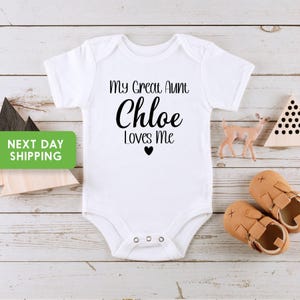 My Great Aunt Loves Me personalisierte Name Baby Onesie®, Tante Baby Onesie®, kundenspezifische Babykleidung, neues Babygeschenk, Tante Mitteilungs Onesie®