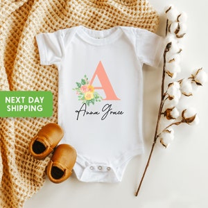 Macacão floral personalizado para bebê®, Macacão personalizado para menina, Macacão com flores rosa® para menina, Macacão com nome para bebê®, Presente de chá de bebê, Dia dos Namorados