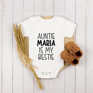 Personalisierte Tante ist mein Bestie Baby Onesie® Niedliche Tante Baby Oneie, Benutzerdefinierte Name Tante Baby Shirt