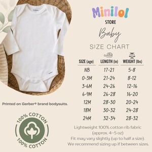 The image is a size chart for a baby's clothing, including a baby onesie and a size chart for different age groups. The chart provides measurements for the baby's length, weight, and age.