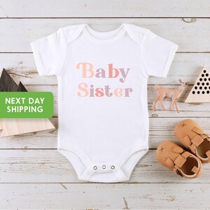 Baby Schwester Ankündigung, große Schwester zu sein, größte Schwester Shirt, mittlere Schwester T-Shirt, kleine Schwester Tshirt, kleinste Schwester Onesie®