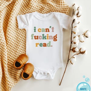 I Can’t Fucking Read Onesie®, Funny Baby Shower Gift and Sarcastic Kids Shirt zdjęcie 6