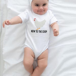 Grenouillère rigolote ferme®, grenouillère poulet®, cadeau poulet pour bébé, grenouillère rigolote poulet®, grenouillère ferme mignonne®, cadeau bébé ferme rigolote, cadeau bébé fermier image 3