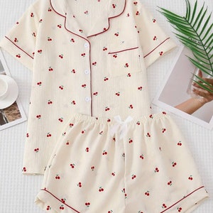 Women's Cherry Print Pyjama Set - Featuring a Sweet Lapel Button-Up Top and Cute Bow Shorts for Luxurious Sleep and Relaxation