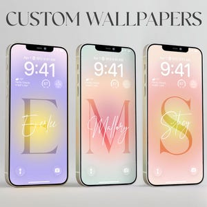 Tapeta na iPhone'a z niestandardową nazwą – spersonalizowany ekran blokady z gradientem aury, pastelowe tła, pobieranie cyfrowe