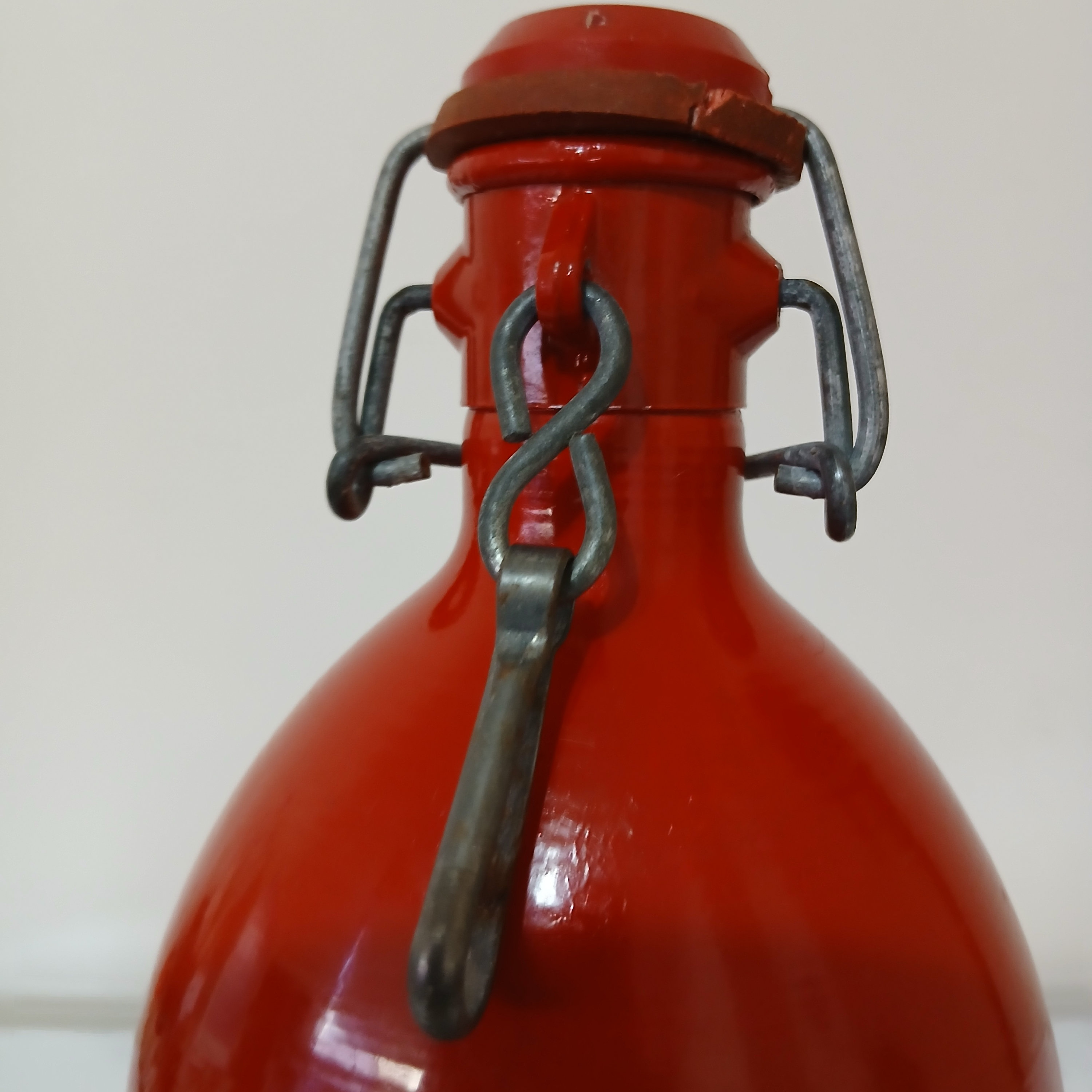ANCIENNE GOURDE ROUGE EN ALUMINIUM TOURNUS / LE GRAND TETRAS