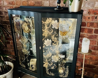 REDUCED PRICE - Drinks cabinet / China cabinet